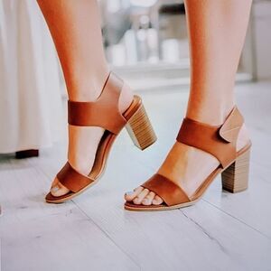 BRAND NEW HERSTYLE SL-MULYRA CHUNCKY HEEL SANDAL